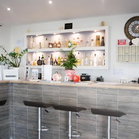 Greta Aparthotel 3*
